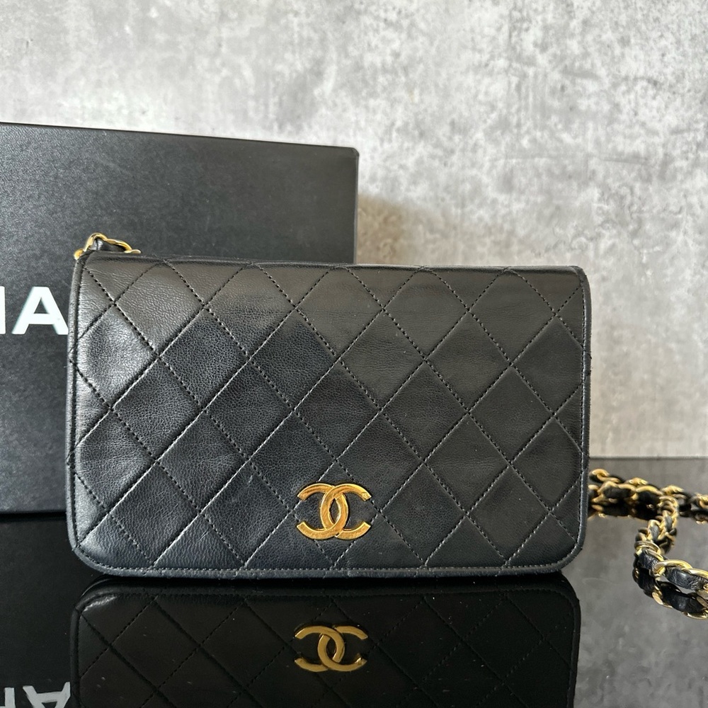 Authentic Chanel CC full flap mini matelasse chain shoulder bag.